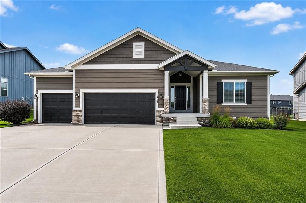 1829 NE Riley Drive, Lee's Summit, MO 64086
