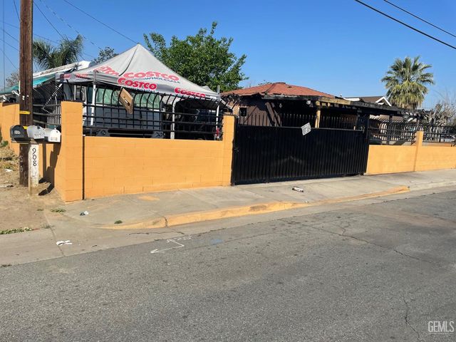 910 S Baker Street, Bakersfield, CA 93307
