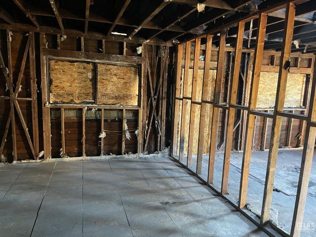 910 S Baker Street, Bakersfield, CA 93307