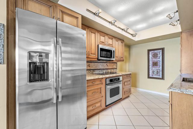 4050 N Ocean Avenue 401, Singer Island, FL 33404