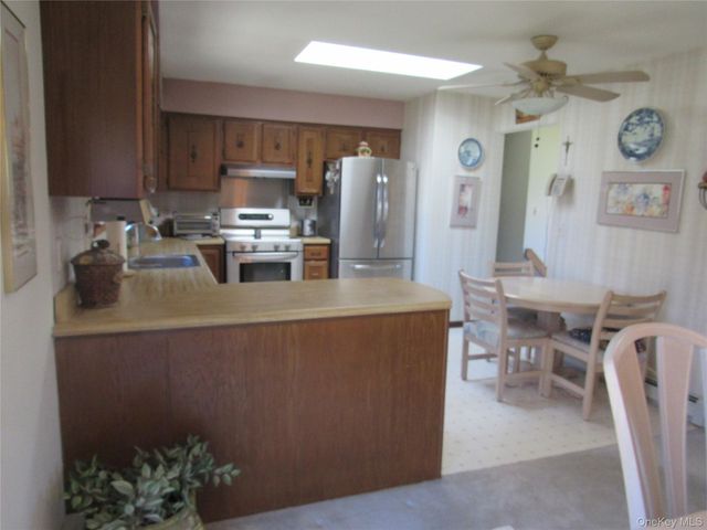 5 Hillside Road, Slate Hill, NY 10973