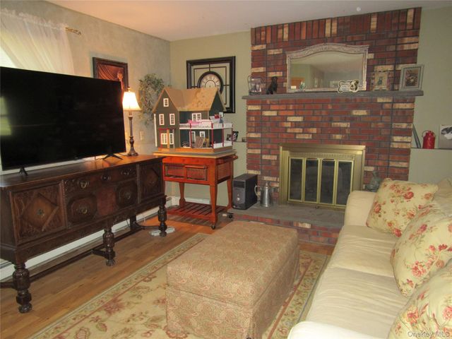5 Hillside Road, Slate Hill, NY 10973