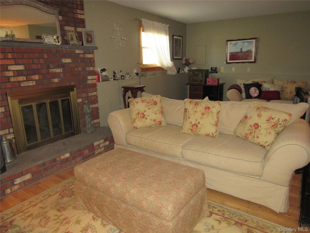 5 Hillside Road, Slate Hill, NY 10973