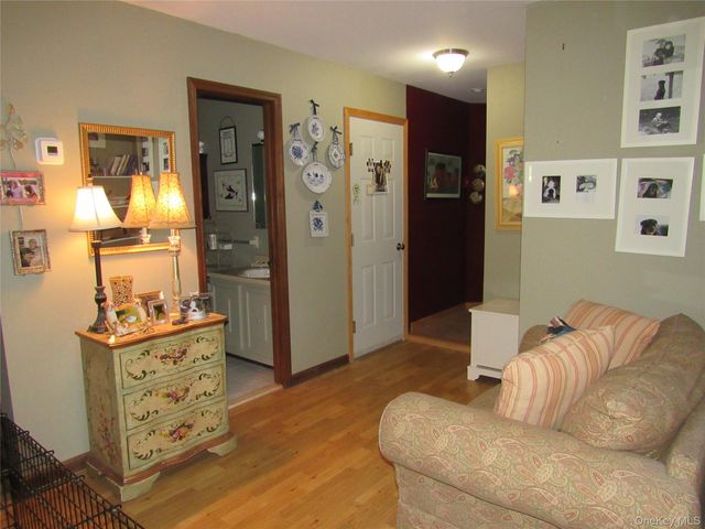 5 Hillside Road, Slate Hill, NY 10973
