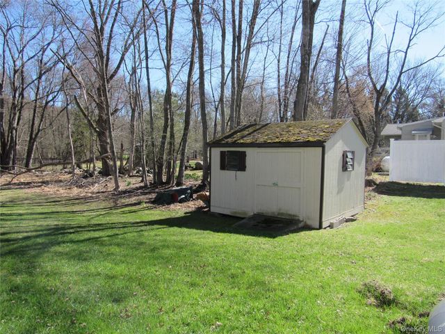 5 Hillside Road, Slate Hill, NY 10973