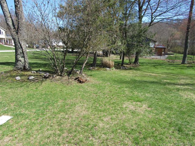 5 Hillside Road, Slate Hill, NY 10973
