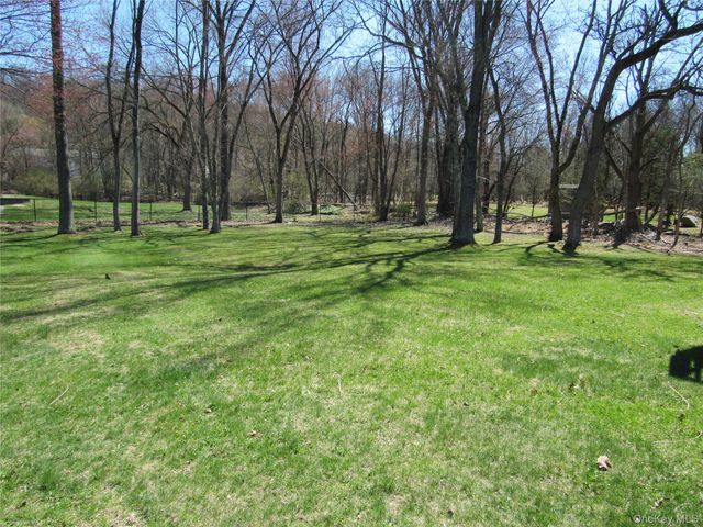 5 Hillside Road, Slate Hill, NY 10973