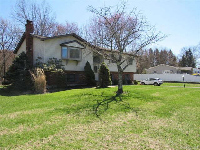 5 Hillside Road, Slate Hill, NY 10973