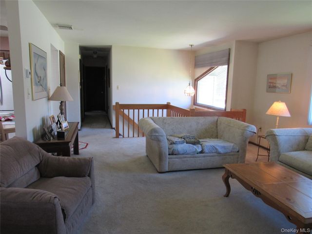 5 Hillside Road, Slate Hill, NY 10973