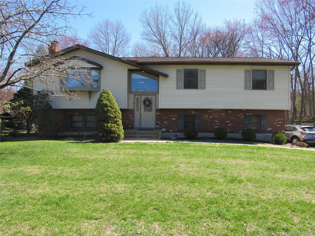 5 Hillside Road, Slate Hill, NY 10973