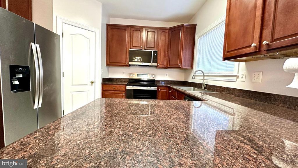 Image 11 of property listing at 14020 CASTLE RIDGE WAY #38, Silver Spring, MD 20904
