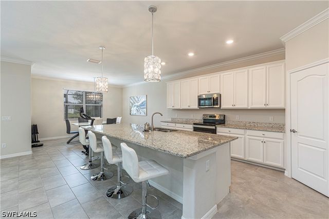 2079 Vermont LN, Naples, FL 34120