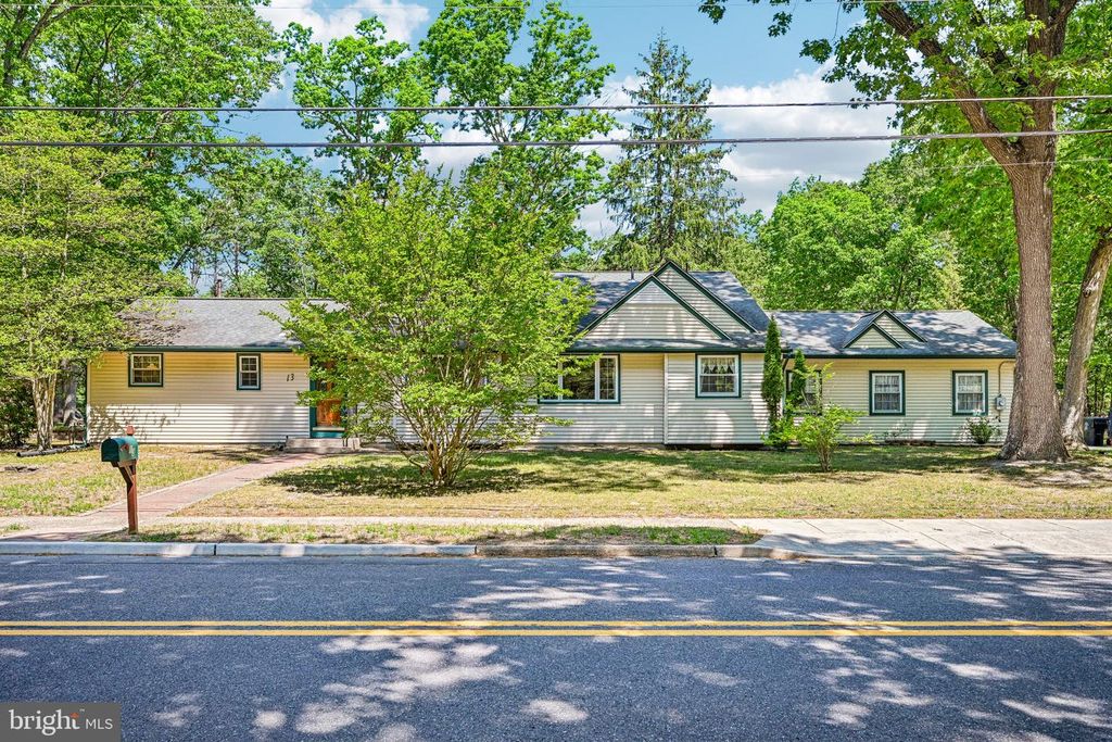 13 NORTHGATE DR, Voorhees, NJ 08043