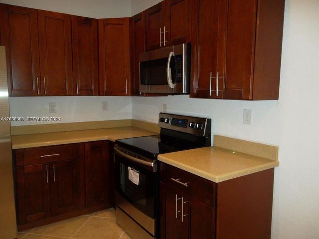 208 Lake Monterey Cir, Boynton Beach, FL 33426