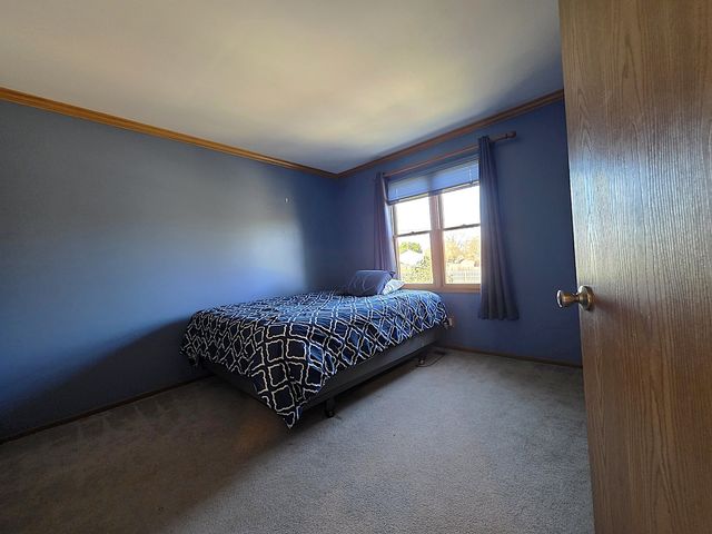 307 S Carriage Trail, Mchenry, IL 60050