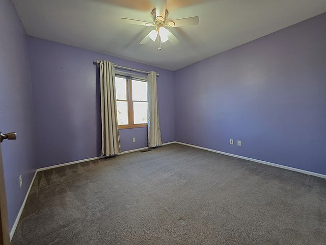 307 S Carriage Trail, Mchenry, IL 60050