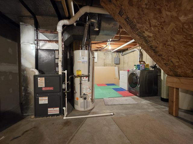 307 S Carriage Trail, Mchenry, IL 60050