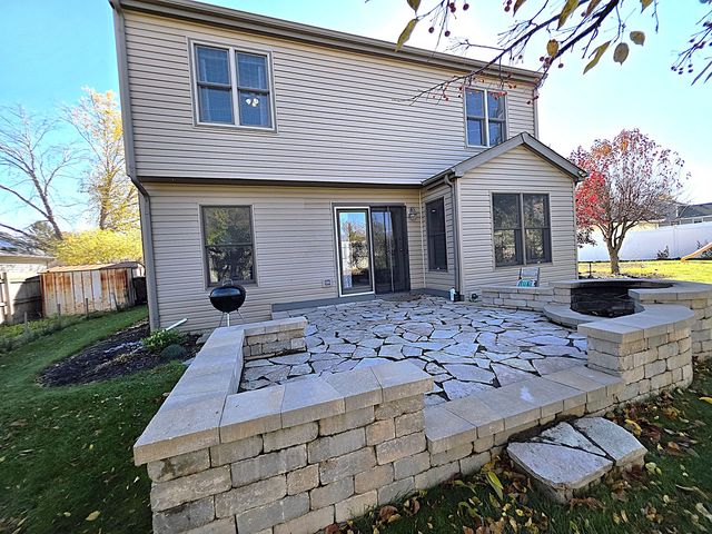 307 S Carriage Trail, Mchenry, IL 60050