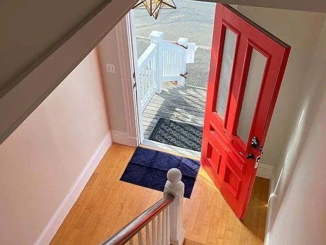 35 Lincoln Ave B, Marblehead, MA 01945