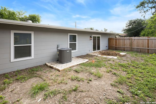 306 WESTMORELAND DR, San Antonio, TX 78213