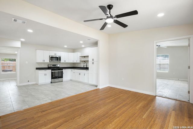 306 WESTMORELAND DR, San Antonio, TX 78213