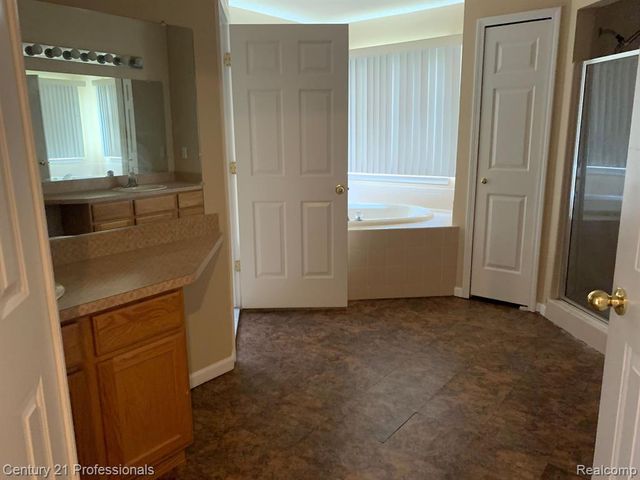 15140 Rivercrest Drive, Sterling Heights, MI 48312