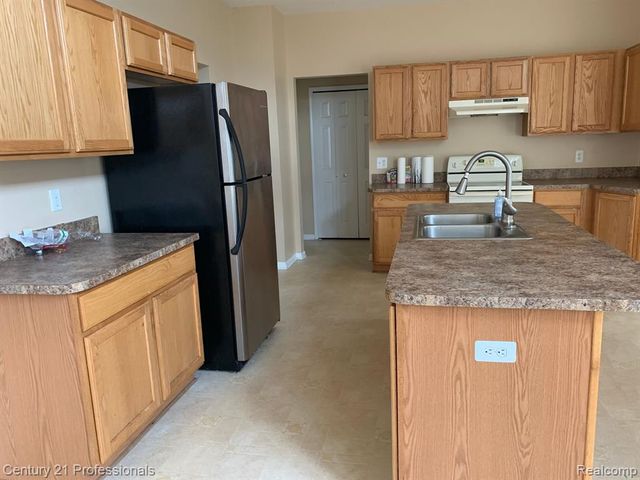 15140 Rivercrest Drive, Sterling Heights, MI 48312