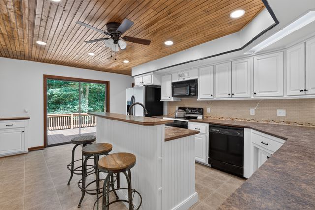 466 Willow Oak Dr, Winchester, TN 37398