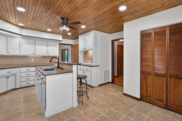 466 Willow Oak Dr, Winchester, TN 37398