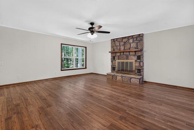466 Willow Oak Dr, Winchester, TN 37398