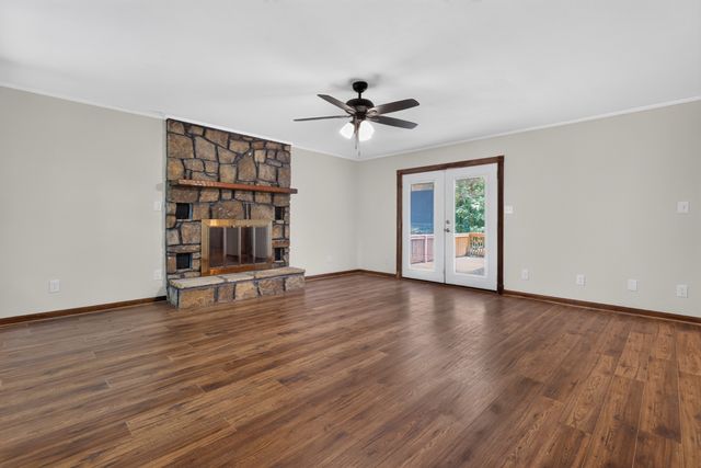 466 Willow Oak Dr, Winchester, TN 37398