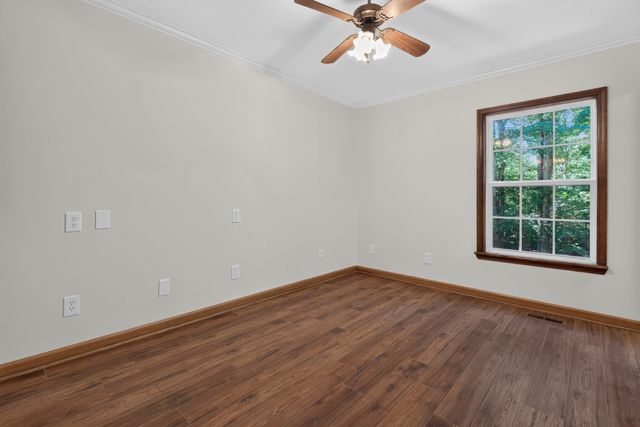 466 Willow Oak Dr, Winchester, TN 37398