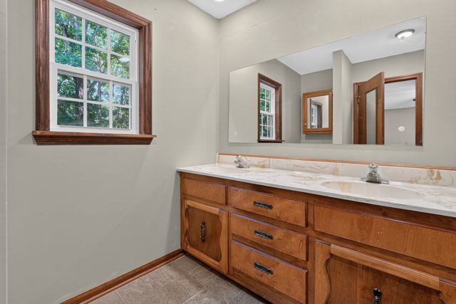 466 Willow Oak Dr, Winchester, TN 37398