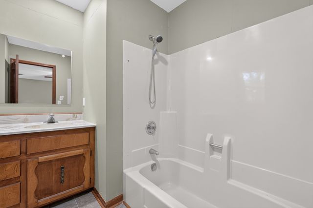 466 Willow Oak Dr, Winchester, TN 37398