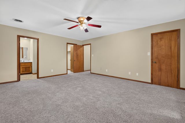466 Willow Oak Dr, Winchester, TN 37398