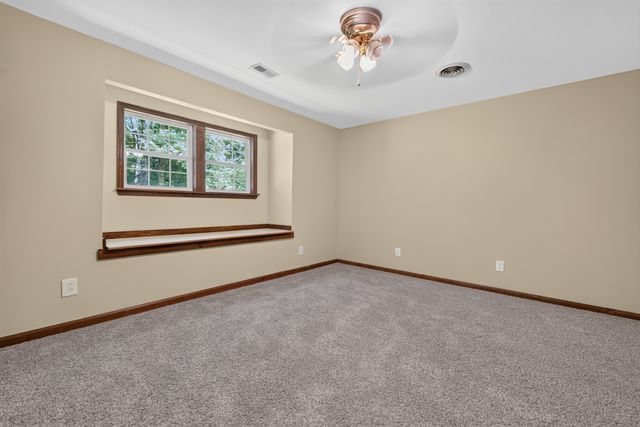 466 Willow Oak Dr, Winchester, TN 37398