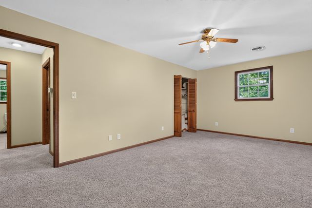466 Willow Oak Dr, Winchester, TN 37398