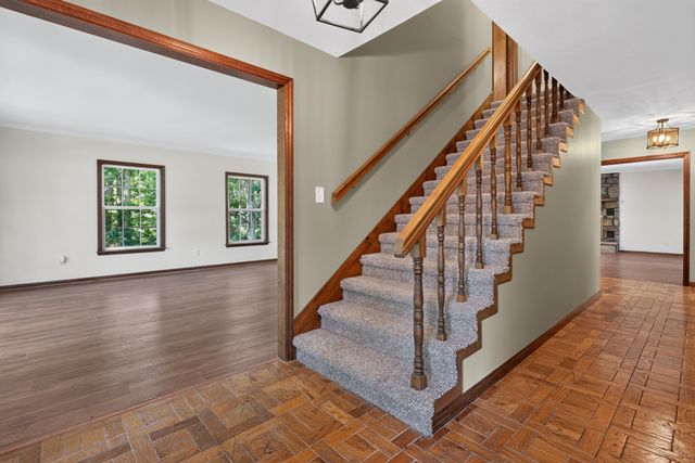 466 Willow Oak Dr, Winchester, TN 37398