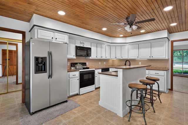 466 Willow Oak Dr, Winchester, TN 37398