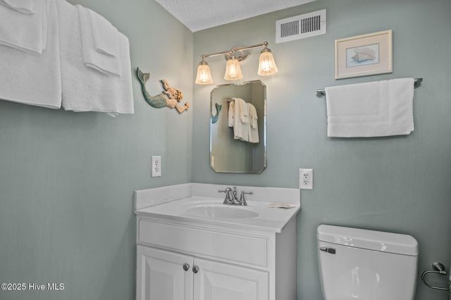 2305 W Ft Macon Road 101, Atlantic Beach, NC 28512