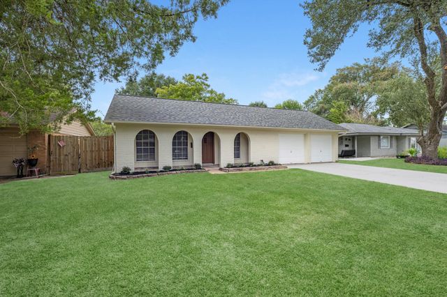 2012 Isla Drive, Pearland, TX 77581