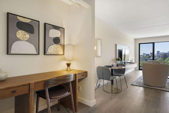 2460 Peachtree Road NE 201, Atlanta, GA 30305