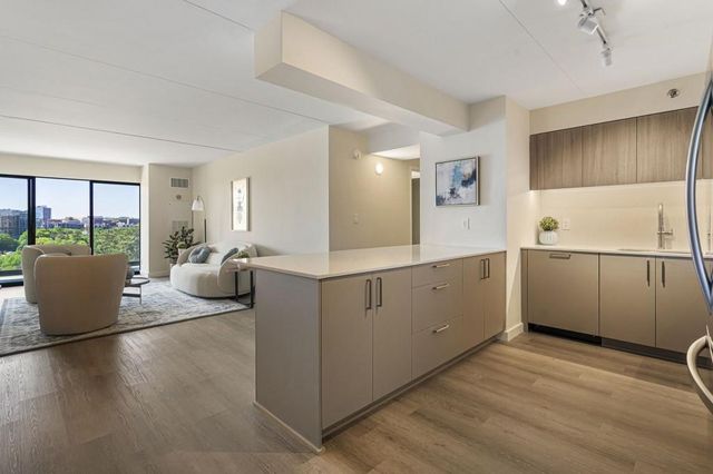 2460 Peachtree Road NE 201, Atlanta, GA 30305