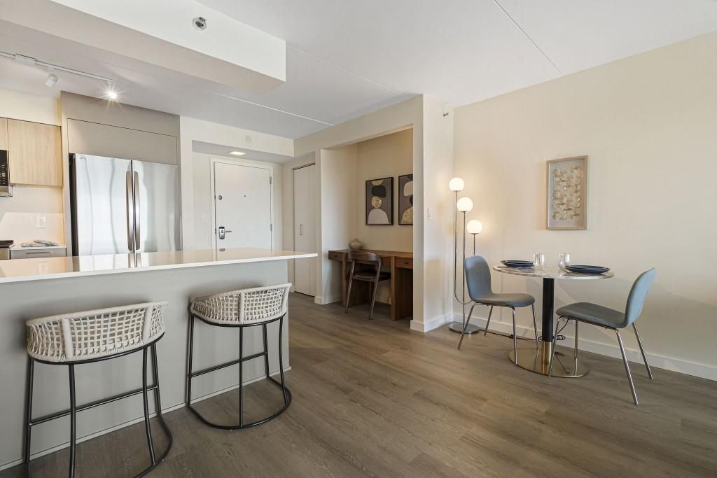 Image 11 of property listing at 2460 Peachtree Road NE 201, Atlanta, GA 30305