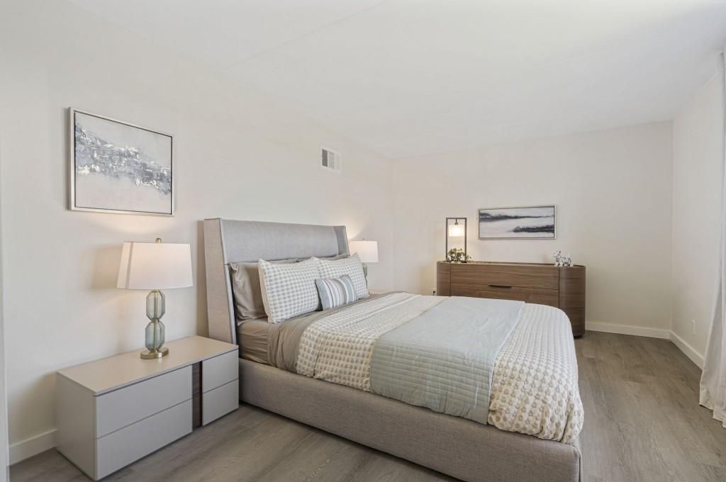 Image 20 of property listing at 2460 Peachtree Road NE 201, Atlanta, GA 30305