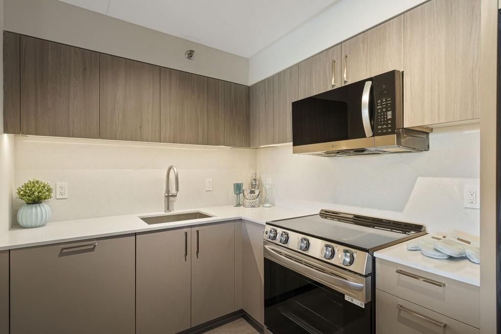 Image 5 of property listing at 2460 Peachtree Road NE 201, Atlanta, GA 30305