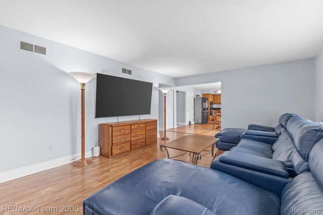18377 Huron River Drive, Brownstown Charter Township, MI 48173