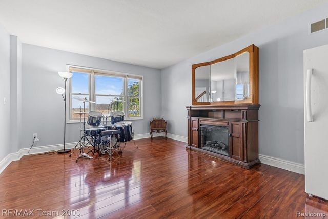 18377 Huron River Drive, Brownstown Charter Township, MI 48173