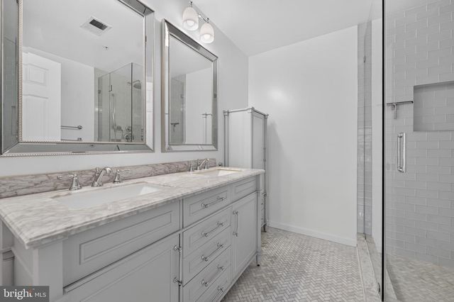 932 HARRISON CIR, Alexandria, VA 22304