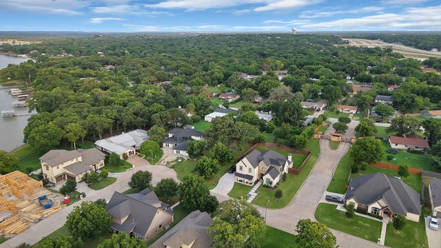 209 Familia Court, Azle, TX 76020